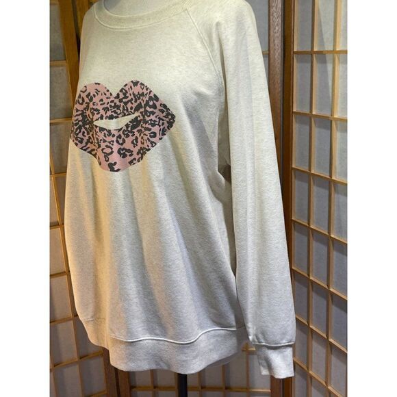 WildFox Lg Lipstick Fleece  - Picture 11 of 14